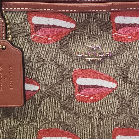 Coach ×Tom Wesselmann City Tote In Signature Canvas With Lip Print Design NWOT - Picture 4 of 11